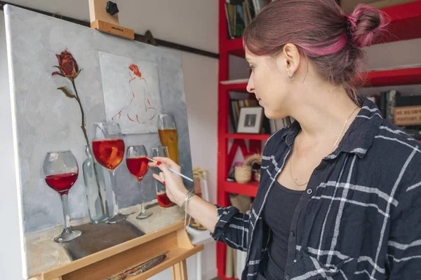 Mujer Artista Pintura Óleo Sobre Lienzo —  Fotos de Stock