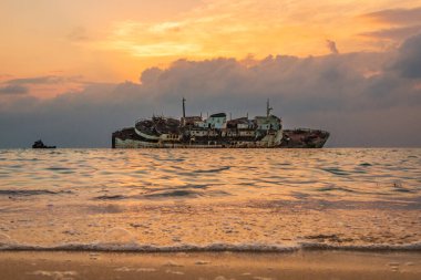 Al Fahad, Suudi Arabistan 'ın Kızıldeniz kıyısında gemi enkazı.