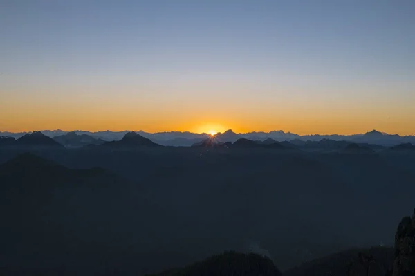 Sun Rising North Cascades — стоковое фото