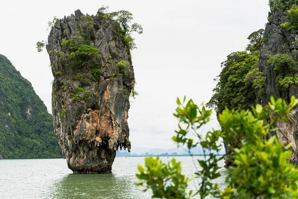 Słynna Wyspa James Bond Niedaleko Phuket Tajlandii — Zdjęcie stockowe