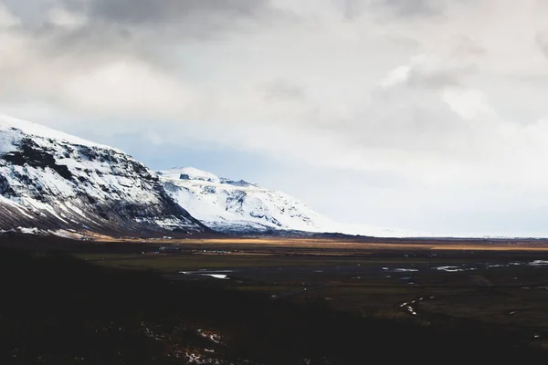 Snow Covered Icelandic Mountains Cloudy Day — Foto Stock