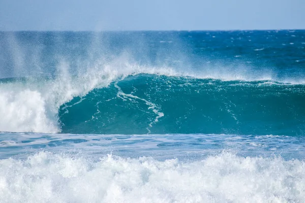 Perfekte Welle Bricht Einem Strand Surf Spot — Stockfoto