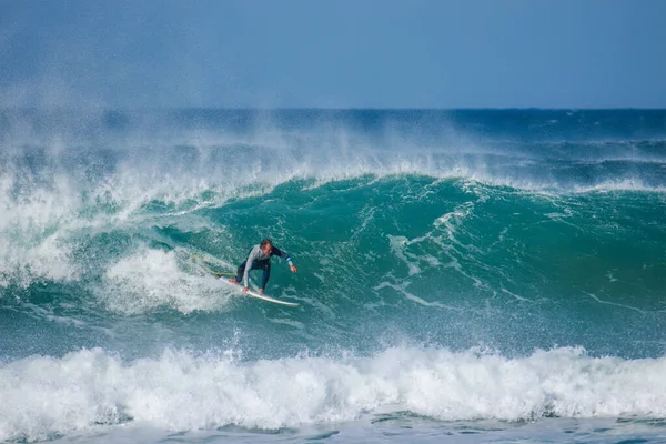 Surfista Numa Onda Perfeita — Fotografia de Stock