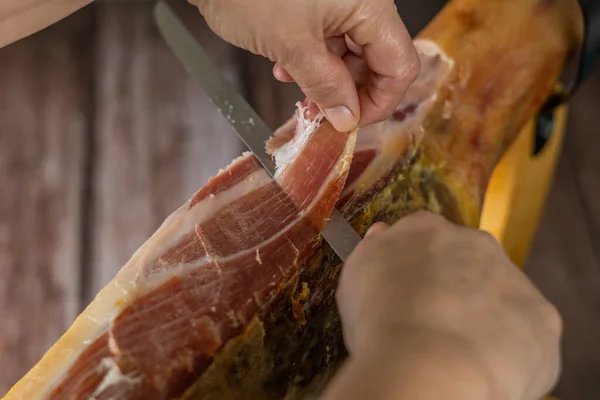 Spanish Acorn Fed Iberian Ham Close Open Knife Cut Hands — Stockfoto