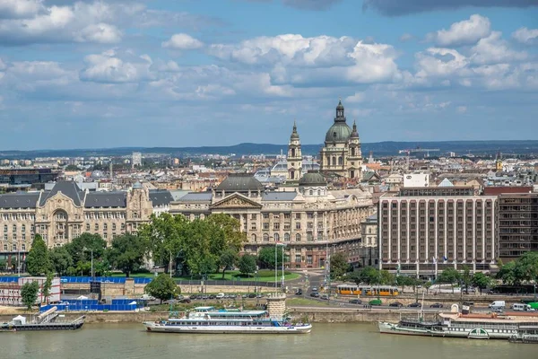 Budapest Hungría 2021 Vista Del Río Danubio Terraplén Budapest Hungría — Foto de Stock