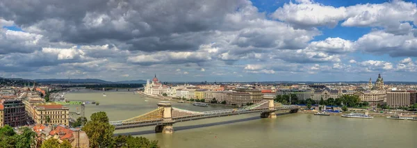 Budapest Hungría 2021 Vista Panorámica Del Río Danubio Terraplén Budapest — Foto de Stock