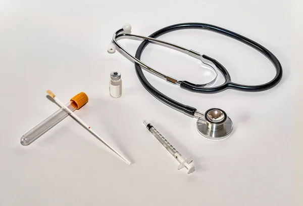 Group Medical Objects Consisting Swab Sample Tube Syringe Vial Medication — Stockfoto