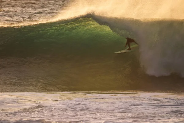 Surfista Numa Onda Perfeita — Fotografia de Stock