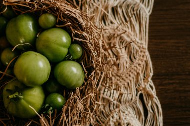 Masa Koşuculu Yeşil Domates Gıda Malzemeleri