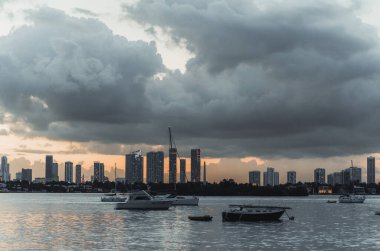 Panorama marina tekneleri Miami Florida 'da gün batımı