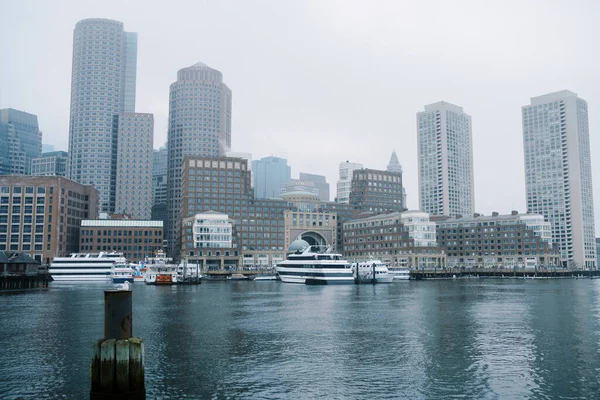 Utsikt Över Bostons Hamn Dimmig Vinterdag — Stockfoto