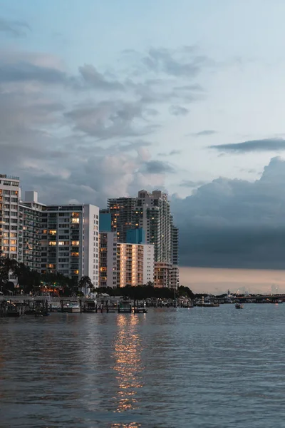 Edificios Miami Beach Apartamento Atardecer —  Fotos de Stock