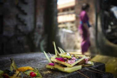 Törensel günlük adaklar. Ubud. Bali. Endonezya