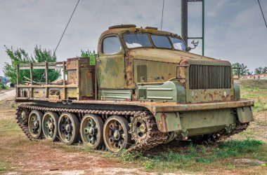 Pobugskoe, Ukrayna 09.14.2019. Güneşli bir günde Ukrayna 'daki Sovyet Stratejik Nükleer Güçler Müzesi' nde eski askeri teçhizat.