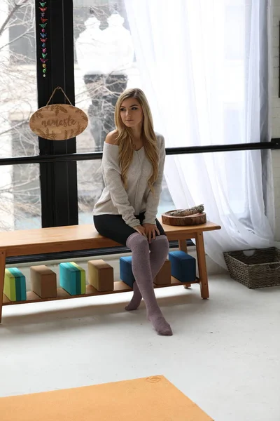 Chicago 'daki Loft Daylight Stüdyosunda Yoga Fitness Modeli