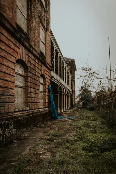 Verlaten School Ruïnes Een Bewolkte Dag New Orleans — Stockfoto
