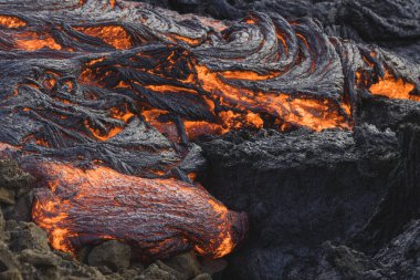 Yanardağdaki akkor volkanik lavlar