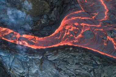 Merkezde akkor volkanik lav akışı