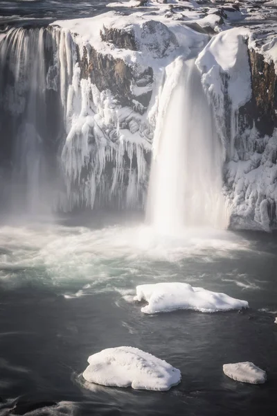 从名为Godafoss的空中观察到的冰冻瀑布 — 图库照片