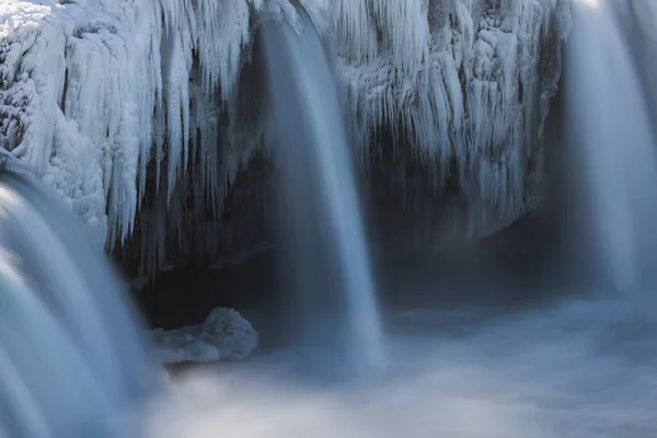 从名为Godafoss的空中观察到的冰冻瀑布 — 图库照片