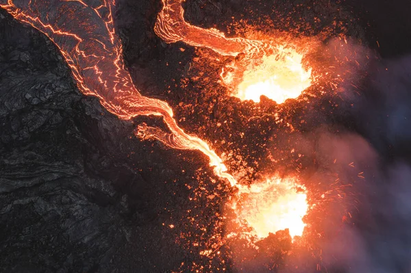 Розжарювання Тече Вулканічна Лава Центрі Уваги — стокове фото
