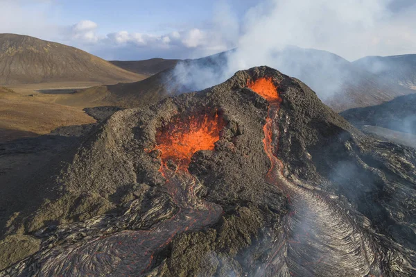 Glödande Strömmande Vulkanisk Lava Cenital — Stockfoto