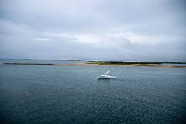 Nantucket Adası Limanında Issız Bir Balıkçı Teknesi — Stok fotoğraf