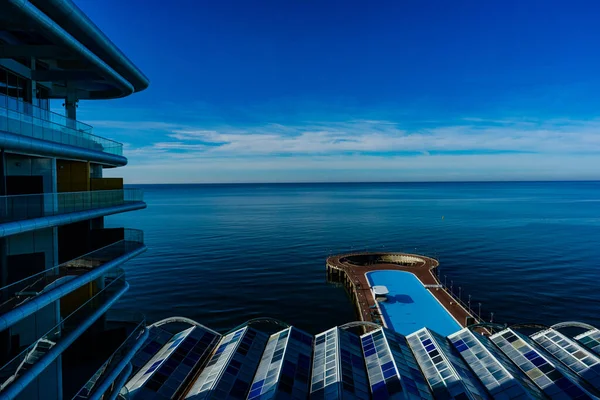 Orilla Georgiana Del Mar Negro Con Piscina Exterior —  Fotos de Stock