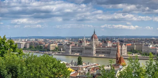 Budapest Hongarije 2021 Panoramisch Uitzicht Donau Het Parlementsgebouw Boedapest Hongarije — Stockfoto