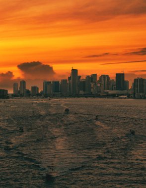 Günbatımı Miami Florida deniz gökyüzü turuncu botları