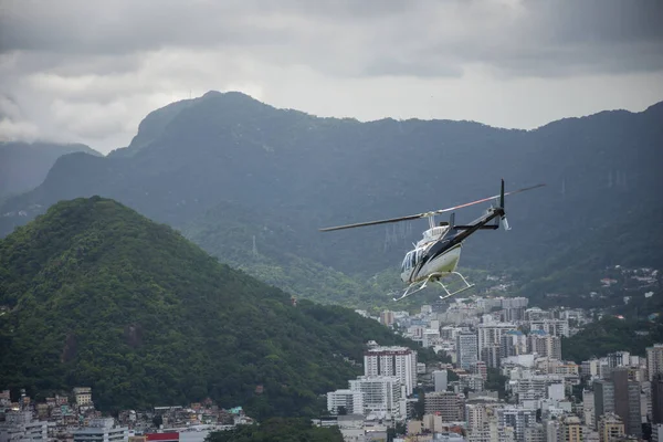 Belle Vue Sur Les Montagnes Verdoyantes Forêt Tropicale Hélicoptère Volant — Photo