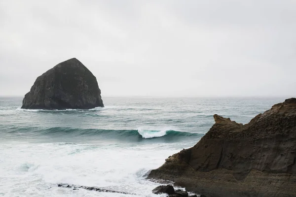 Skumulowane Fale Oceaniczne Nadmorskim Oregonie Podczas Ciężkiej Pogody — Zdjęcie stockowe