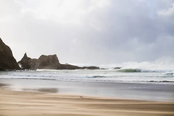 Oregon Kıyılarında Şiddetli Hava Koşullarında Dalgalı Okyanus Dalgaları — Stok fotoğraf