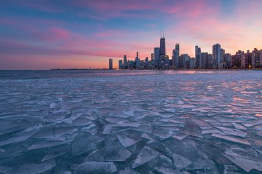 Michigan Gölü üzerinde Chicago manzarası