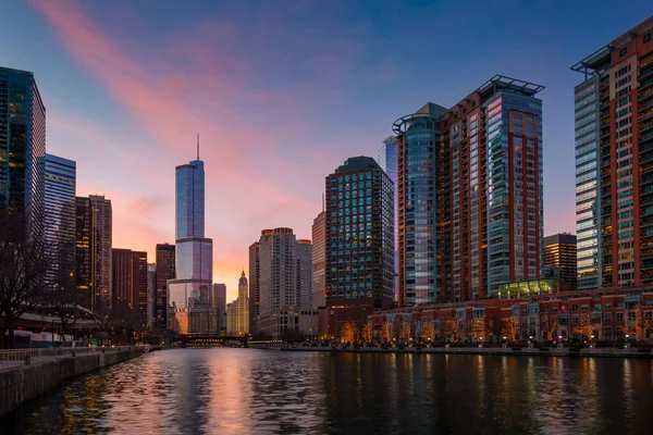 Kilátás Chicago Belvárosára Folyó Felett — Stock Fotó