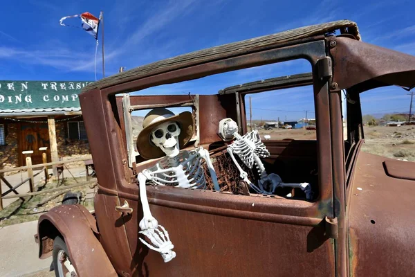 Hombre Muerto Rodando Campo Oro Nevada — Foto de Stock