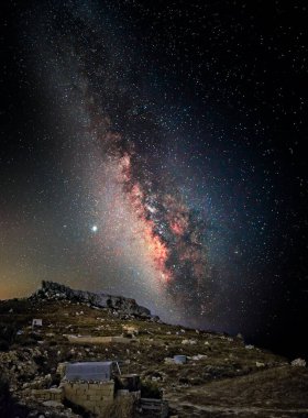 Samanyolu Malta 'da Bahrija üzerinde