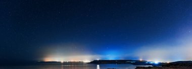 Majjistral Noktasından Panoramik Gece Gökyüzü Görünümü