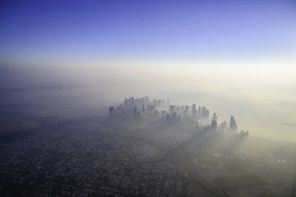 Doha Skyline Bij Zonsopgang Met Ochtendmist — Stockfoto
