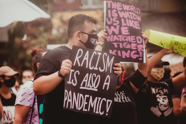 Pessoas Caminhando Uma Marcha Black Lives Matter — Fotografia de Stock