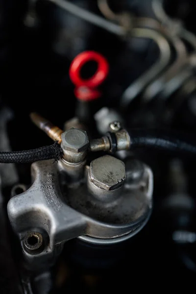 油汚れや古いフィルターエンジンの閉鎖 — ストック写真
