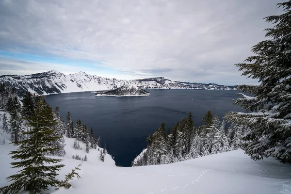 Zimní Turistika Národním Parku Kráterové Jezero — Stock fotografie