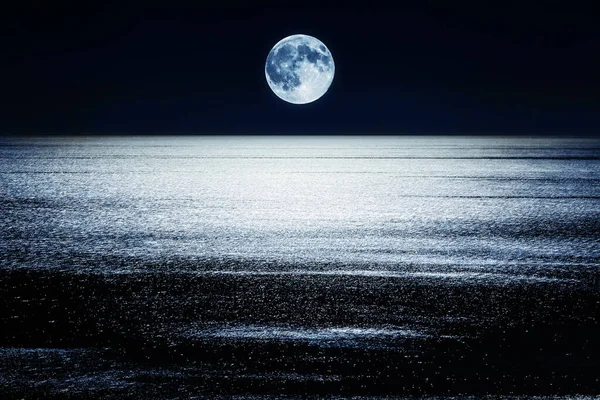 Luna Llena Sobre Mar Mediterráneo —  Fotos de Stock