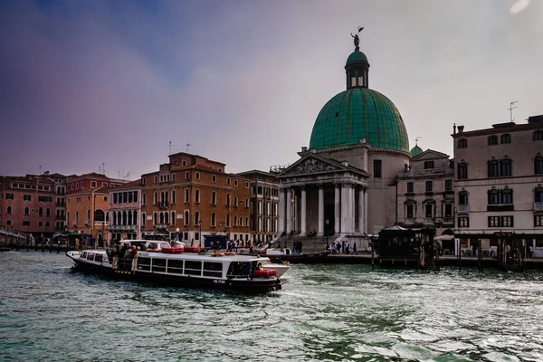 Fähre Mit Passagier Kanal Von Venedig — Stockfoto