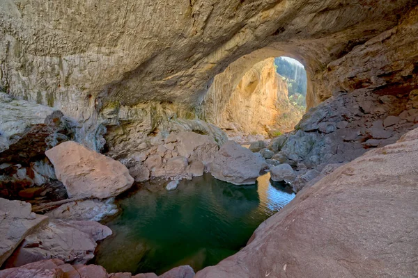 Cueva Del Arco Debajo Del Puente Tonto Natural Bridge State — Foto de Stock