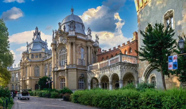 Budapeşte Macaristan 2021 Macaristan Budapeşte Kentindeki Vajdahunyad Şatosu Güneşli Bir — Stok fotoğraf
