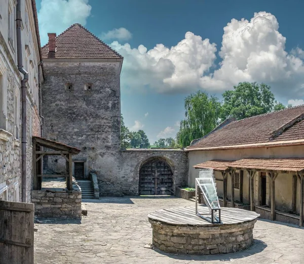 Svirzh Ukraine 2021 Die Burg Svirzh Ukrainischen Lemberg Einem Sonnigen — Stockfoto