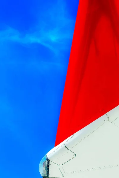 抽象的民用客机的机翼尖细节 — 图库照片
