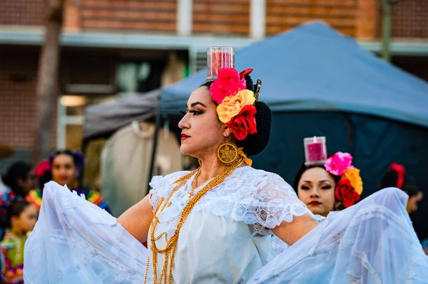 San Antonio Folklorico Tanečnice Slaví Rodeo — Stock fotografie