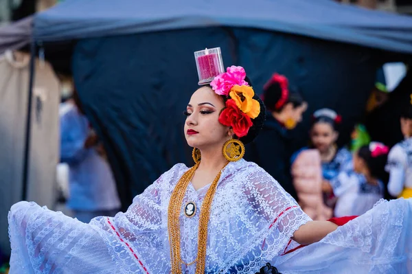 Adult Folklorico Dancer Candle Head San Antonio — Stock Photo, Image